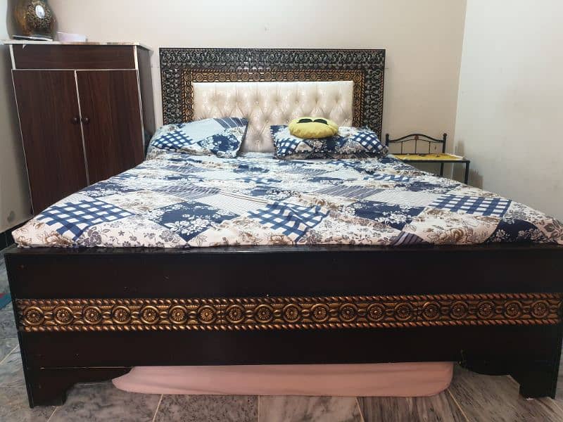 Queen size bed 3