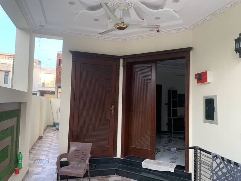 5 MARLA BEAUTIFUL HOUSE NEAR TO PARK IS AVAILABLE FOR SALE 5