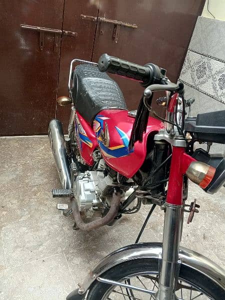 united 125 model 2022 bike ma khuay km nhi hai bhot km hi use ki h 6