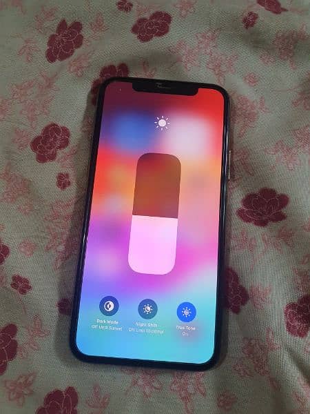 iPhone 11 Pro 256GB NON Active Gold Color 3