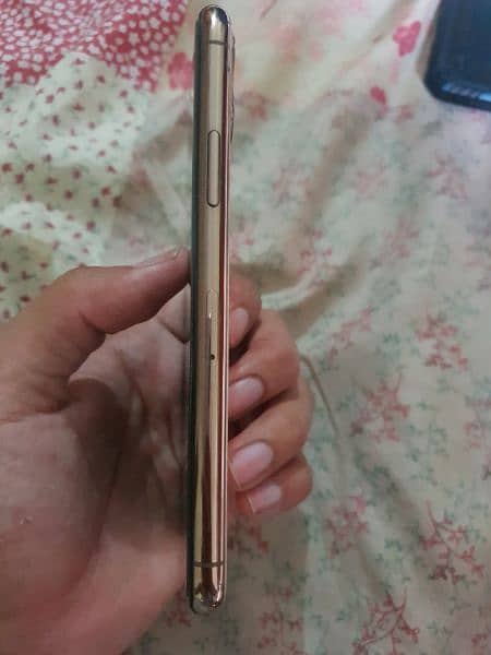 iPhone 11 Pro 256GB NON Active Gold Color 13