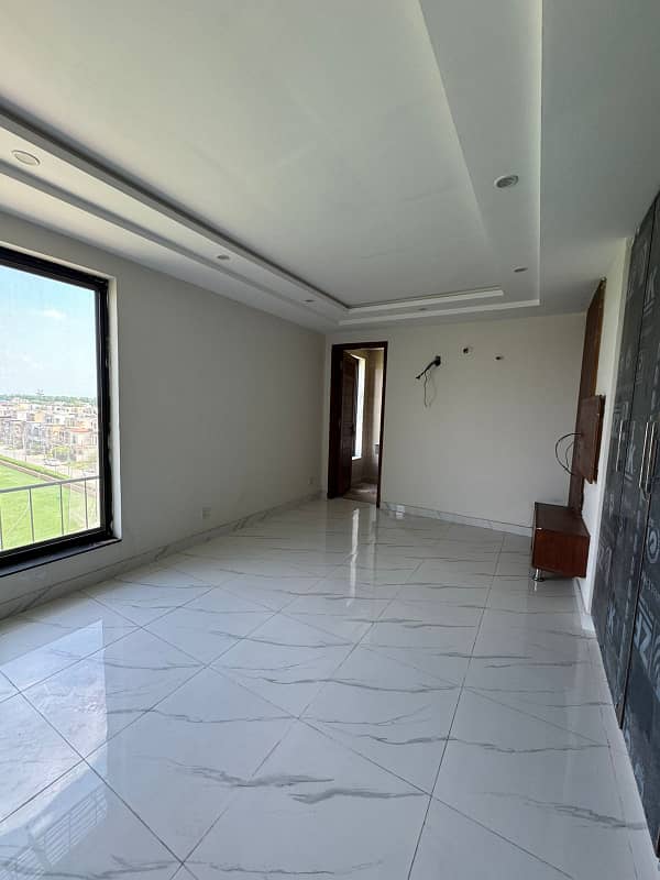 200% Original Picture Studio Non Furnished Apartments Available For Rent 2