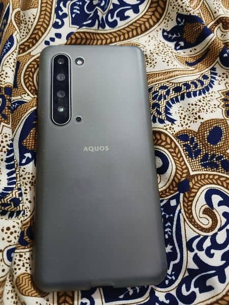 Aquos R5G 7