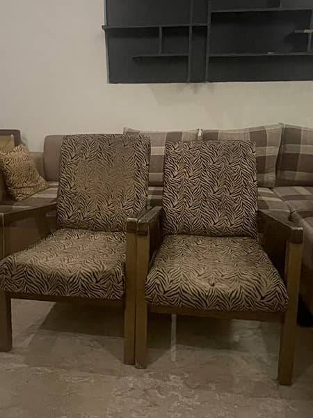 5 seater sofa chairs + table 0