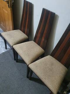 4 Dinning Chairs Urgent Sale