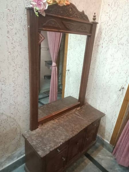 single bed + dressing table 7