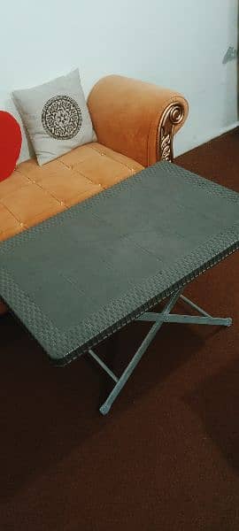 folding table for sale in good condition 2