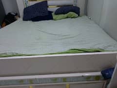 Double bed without metress