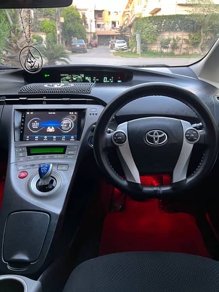 Toyota Prius 2014 excellent condition 4