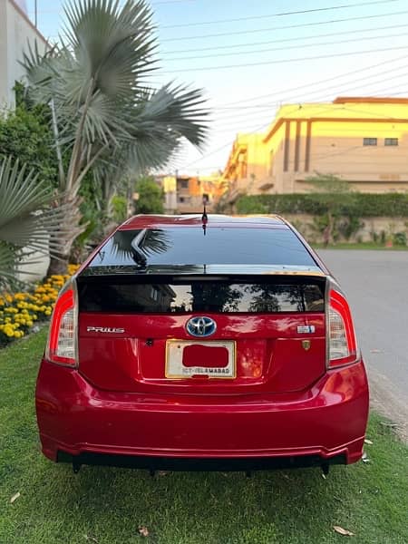 Toyota Prius 2014 excellent condition 8