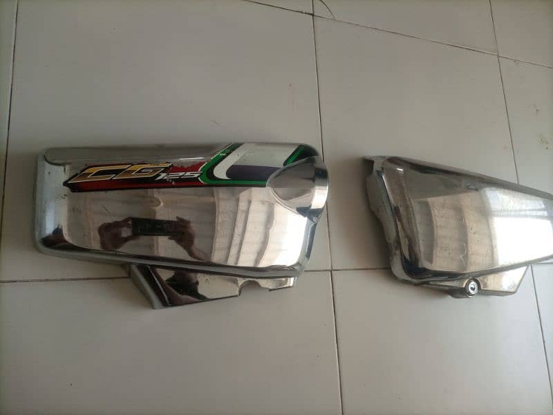 Honda 125. special edtion. side cover 0