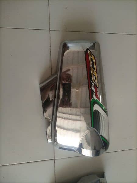 Honda 125. special edtion. side cover 2