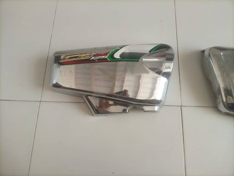 Honda 125. special edtion. side cover 3