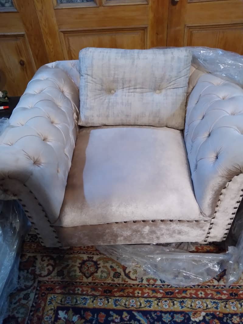 Chesterfield 7 seater sofa 1