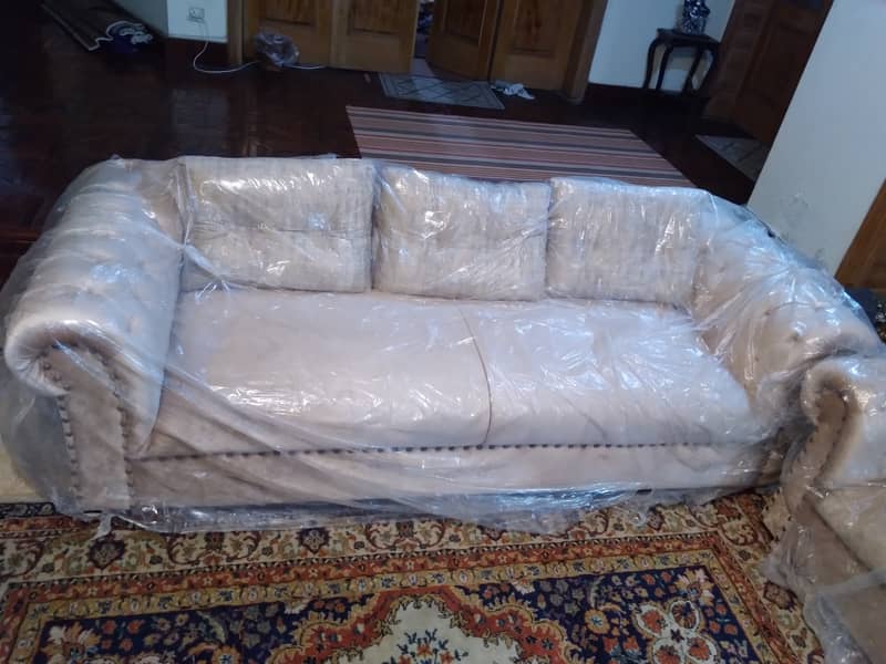 Chesterfield 7 seater sofa 3