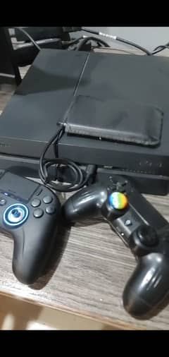 PS4 fat with 2 controllers and 400+ Games