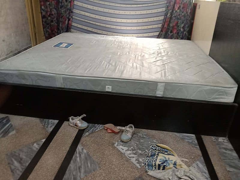 Excellent condition Matress less used 1