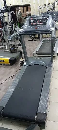 Commercial treadmill