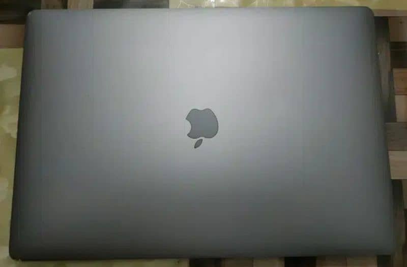 MacBook Pro 2019 late 16" Core i9 ATI Radeon graphics 16gb Ram 1TB SSD 2