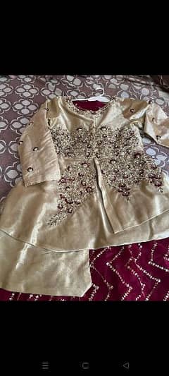 maroon and golden sharara