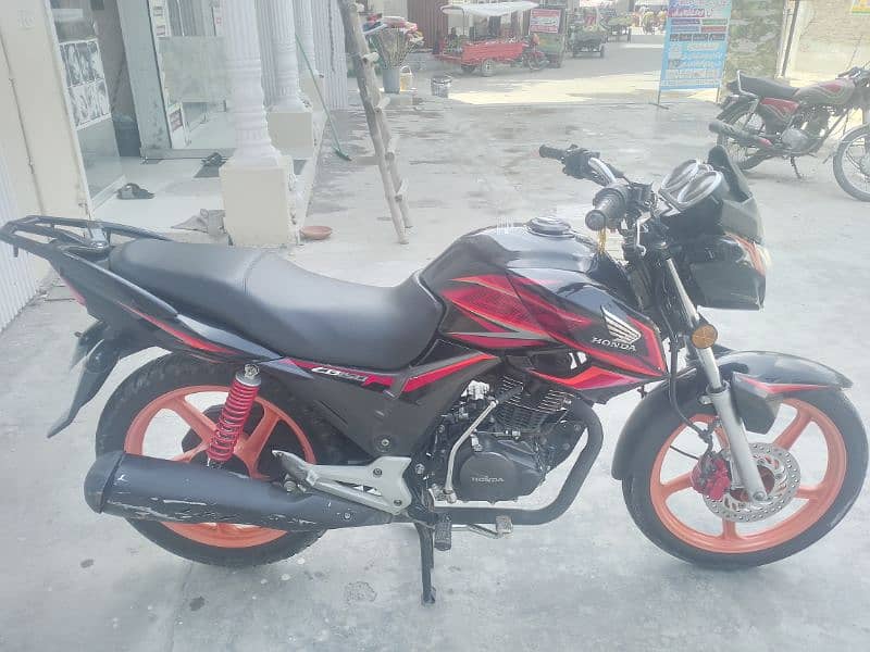 Honda CB 150F 4