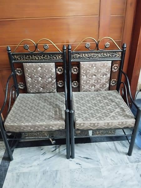 4 seater Iron sofa with 2 side tables FOR SALE 7