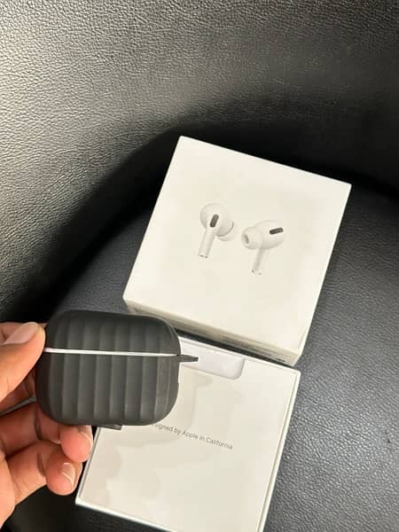 Apple airpods pro wireless charging 4