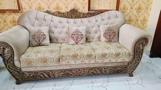 Very beautiful 6 seater with table