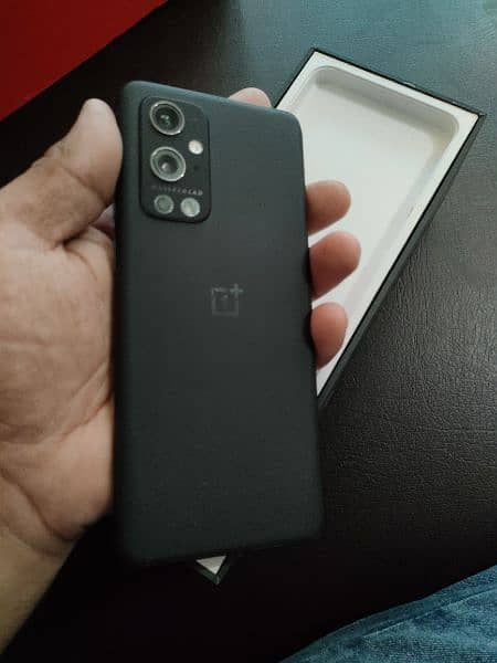 one plus 9 pro 12/256 with complete box 4