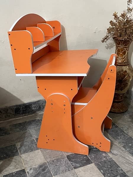 Study table for kids 1