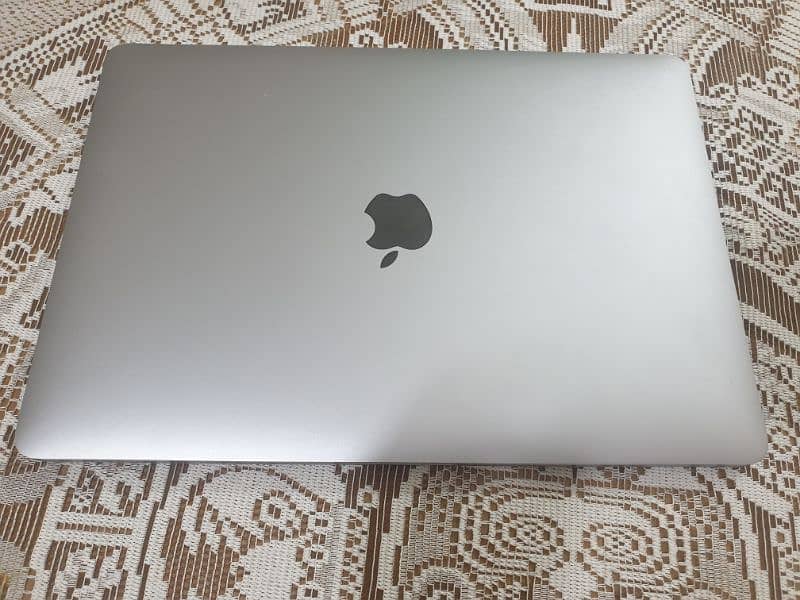 MACBOOK PRO 1