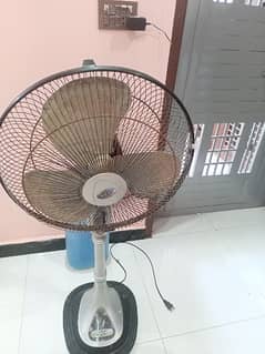 Royal table fan in good condition for sale