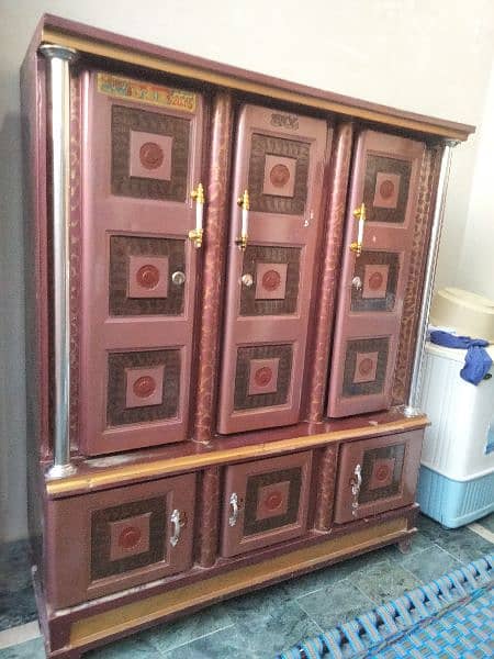 iron wardrobe 3 door very solid. . . . 03228842510 2