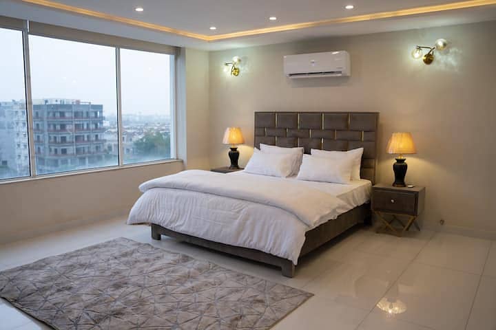 1 Bedroom Luxury Apartment is Available for Rent in bahria town Lahore 1