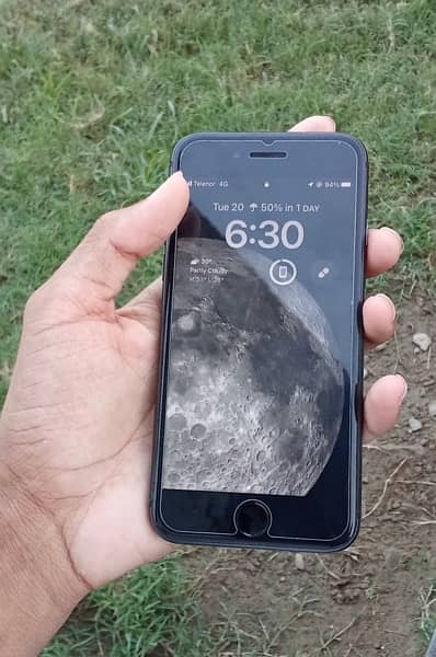 Iphone 8 Urgent Sale. 6