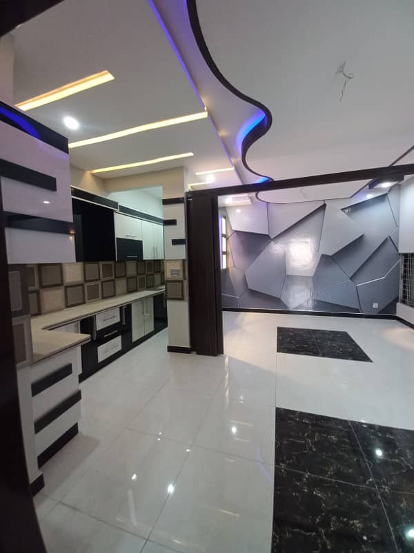 Two Bed Rooms Drawing & Dinning Apartment Luxury & stylish Brand New. . Ready for Shifting. 10