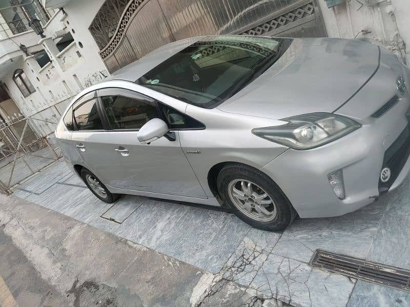 Toyota Prius better than aqua Nissan note Corolla grande city kia 2