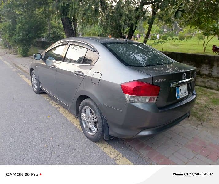 Family Used Honda City 2011 in Excellent condition for Sale 7