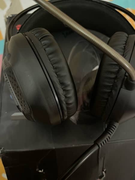 Jedel black colour wireless lighting headphone 7