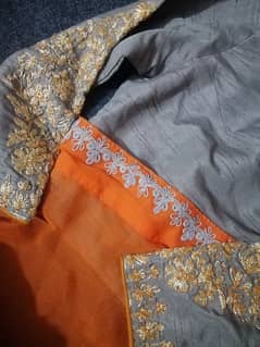 saree orange, blouse gray 0