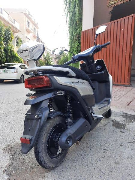 Metro T9 EV scooter 2