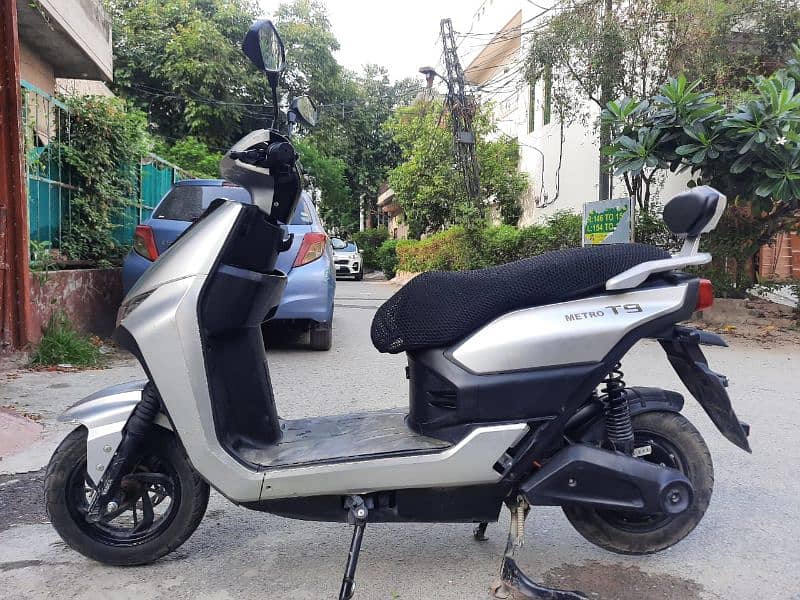 Metro T9 EV scooter 5