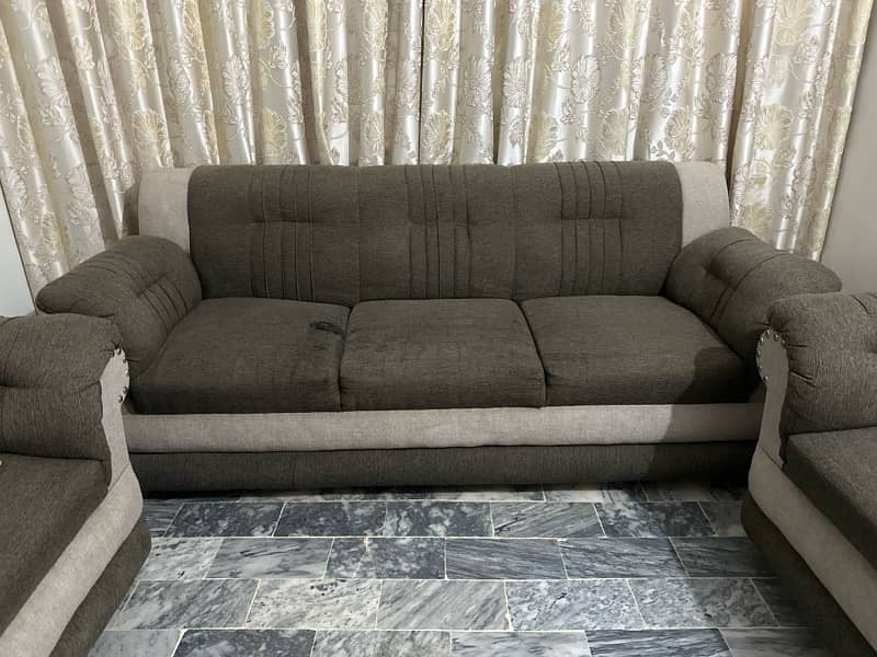 used 5 seater sofa set for sale in gulistan-e-johar block 13 0