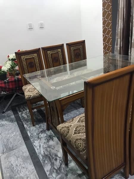 urgent sale dining table 1