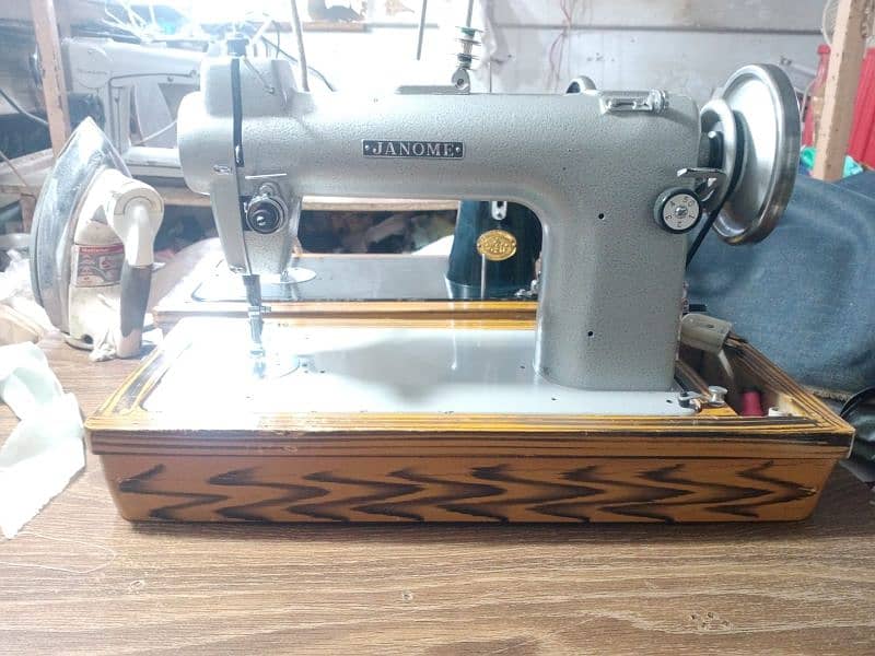 Janome machine in good condition 1