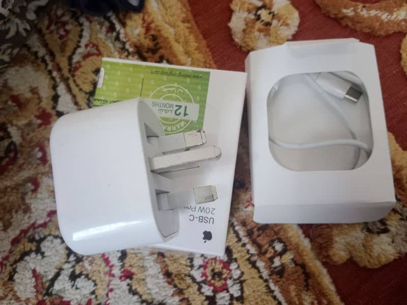 iPhone charger with cabel and box 3