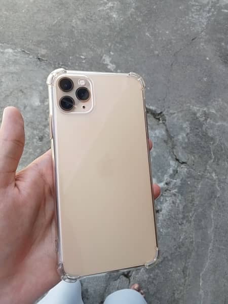 Iphone 11 pro max Golden 1