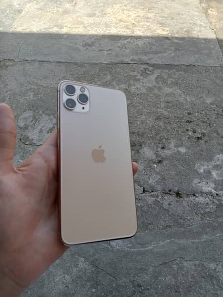 Iphone 11 pro max Golden 3