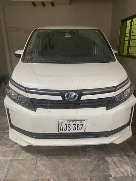 Toyota Voxy 2015 0