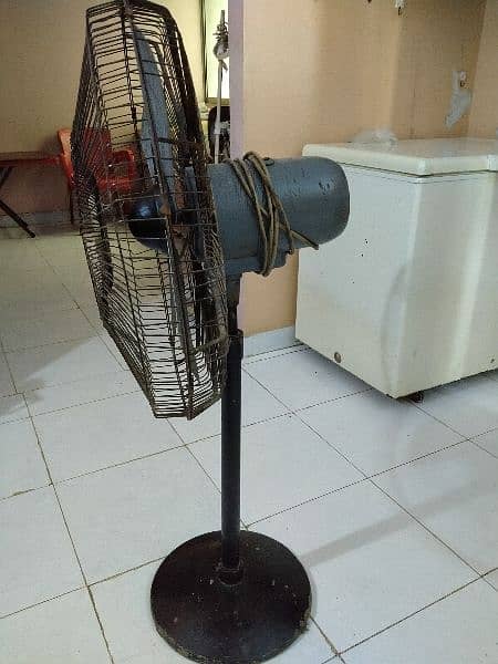 Batra brand old pedestal fan. 2